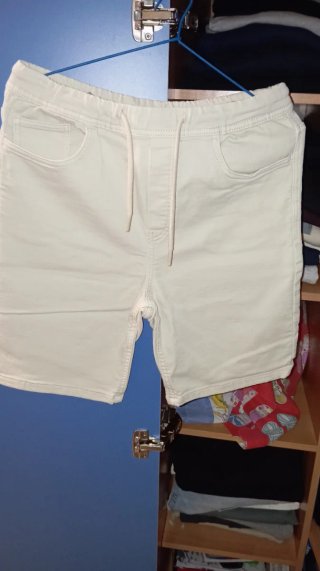 Pantalón corto beige