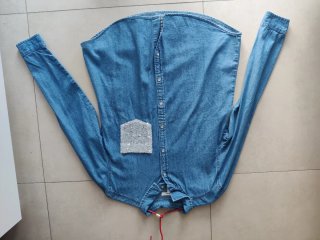 Camisa vaquera con bolsillo de lentejuelas