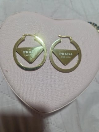 Pendientes de aro Prada dorados