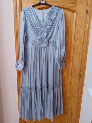 Vestido Plateado con Flores y Volante XXL
