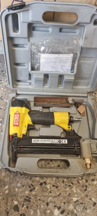 Clavadora Profesional Atiro con Maletín