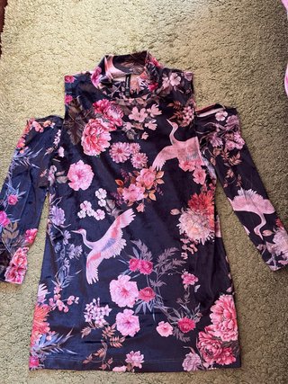 Camiseta Terciopelo Stradivarius hombro descubiert