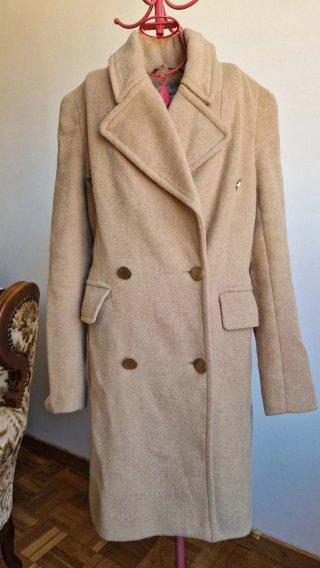 Abrigo de paño beige