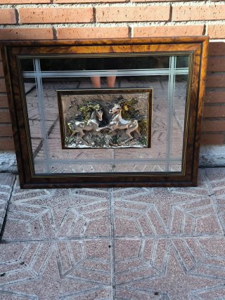 Cuadro con Espejo y Relieve de Caballos