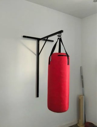Saco de Boxeo Rojo con Soporte de Pared