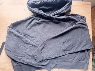 Sudadera Negra con Capucha