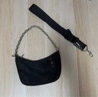 Bolso de Bimba y Lola con correa incluida.