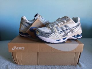 Asics Kayano 14 Blancas y Plateadas
