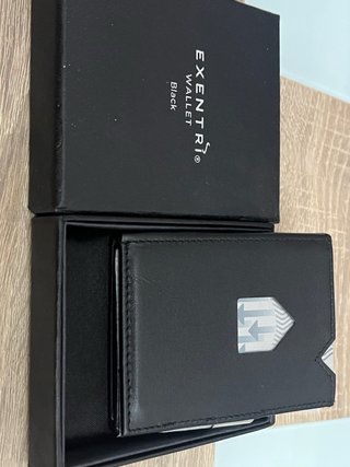 Cartera Exentri Negra Minimalista. Sin Estrenar