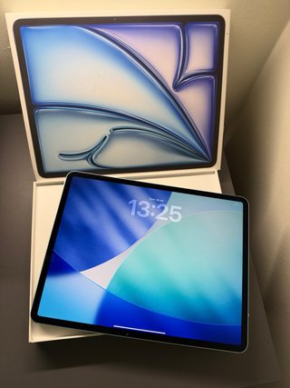 Apple iPad Air 13-inch (M4) · 128GB · Cellular