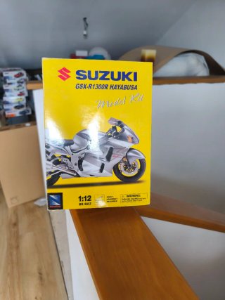 Maqueta Suzuki GSX-R1300R Hayabusa 1:12