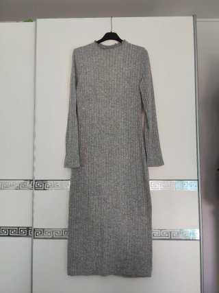Vestido largo gris de punto