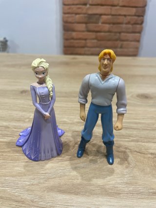 Set de 2 Figuras: Elsa y John Smith