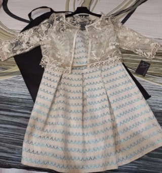 Vestido sin tirantes con chaqueta