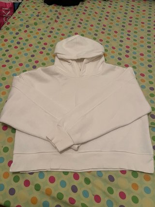 Sudadera con capucha blanca