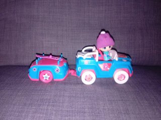 Coche de Juguete con Remolque y Muñeca