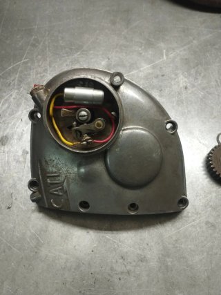 Tapa de platinos Ducati 175 TS