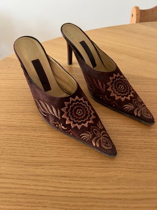 Zapatos Mules Vintage Bordados Marrones T-40