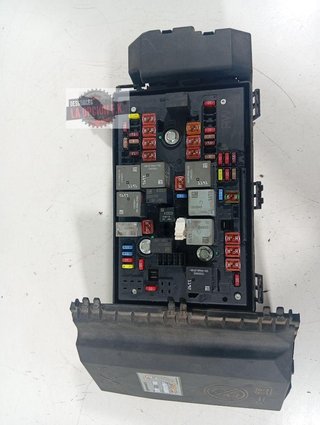 CAJA RELES / FUSIBLES Opel Astra J Berlina 5p