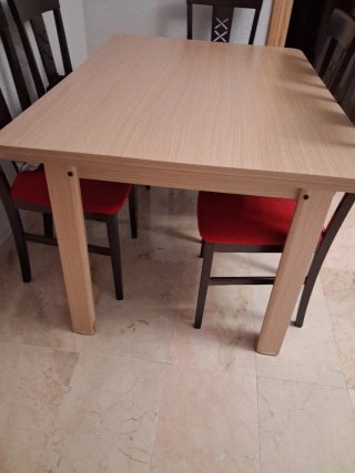 Mesa comedor,se hace mas grande,sin las sillas ,