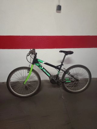 Bicicleta de Montaña Negra y Verde
