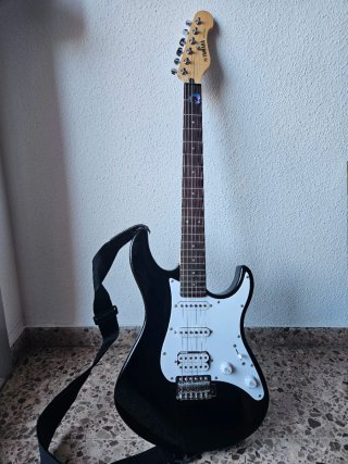 Guitarra Eléctrica Yamaha Negra