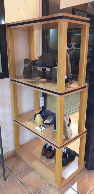 Estantería de madera
