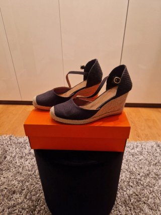 Sandalias de cuña negras