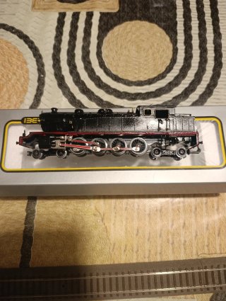 Locomotora Ibertren H0 2-4-2