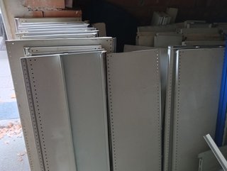 Lote de Estanterías Metálicas Tipo Supermercado