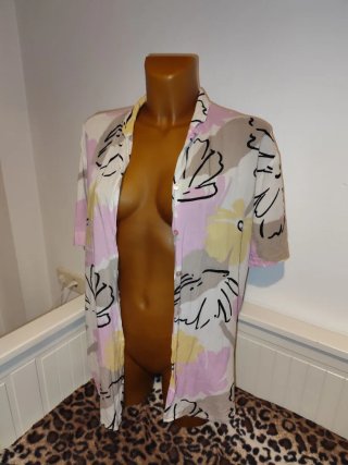 Camisa de botones con estampado floral