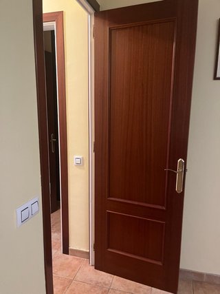 Puertas de madera con manillas