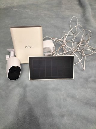 Kit Alarma Arlo SmartHub Camara Exterior Solar