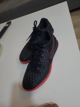 Zapatillas Fútbol Sala Nike Tempo Negras y Rojas.