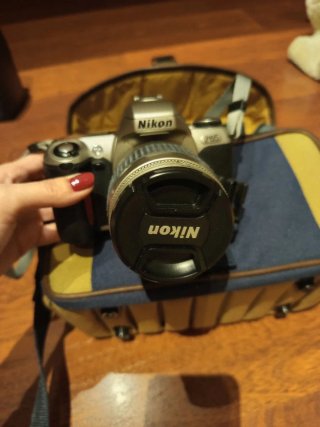 Cámara Analógica Nikon F65 con bolsa incluida