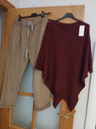 Conjunto de pantalón y poncho
