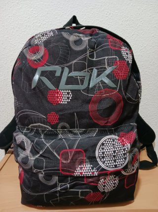 Mochila Reebok Negra y Roja