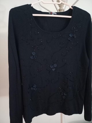 Camiseta Negra de Punto Fino con Flores