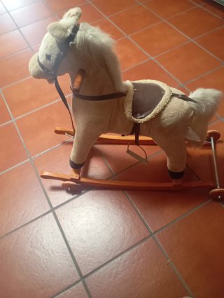 Caballo Balancín de Madera y Peluche