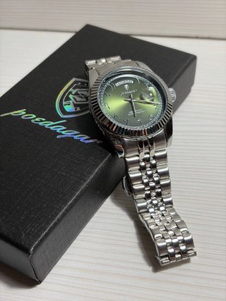 Reloj Poedagar Verde con Números Árabes