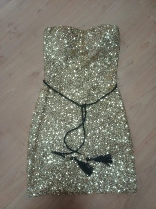 Vestido de fiesta dorado con lentejuelas