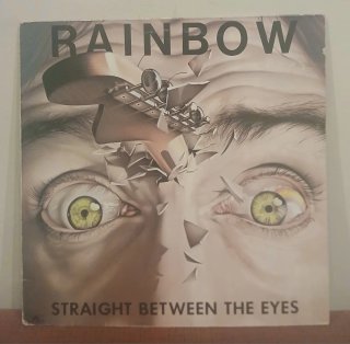 VINILO STRAIGHT BETWEEN THE EYES LP DE RAINBOW