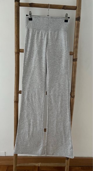 Pantalón de chandal de chica. Bershka. Talla S.