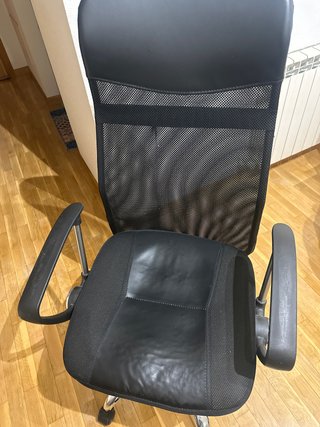 Silla de oficina negra