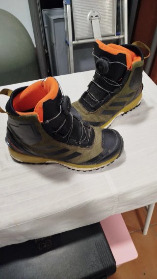 Botas de montaña Adidas Terrex, talla 41 1/3
