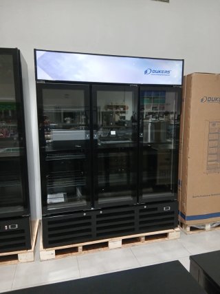 Nevera Expositora de 3 Puertas de Cristal