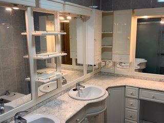 Mueble de baño doble con espejos