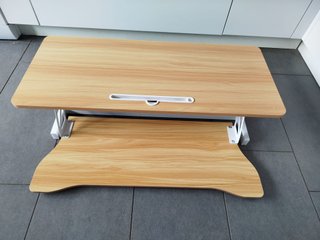 Mesa hidráulica elevable para ordenador