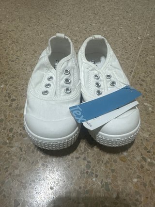 Zapatillas de lona blancas Tex talla 27.