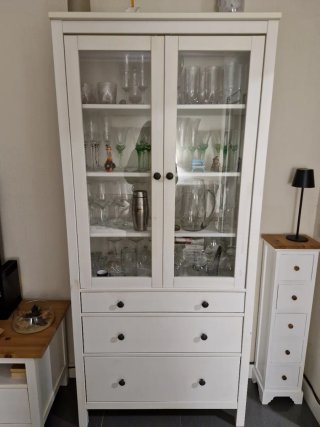 Vitrina IKEA Blanca con Puertas de Cristal